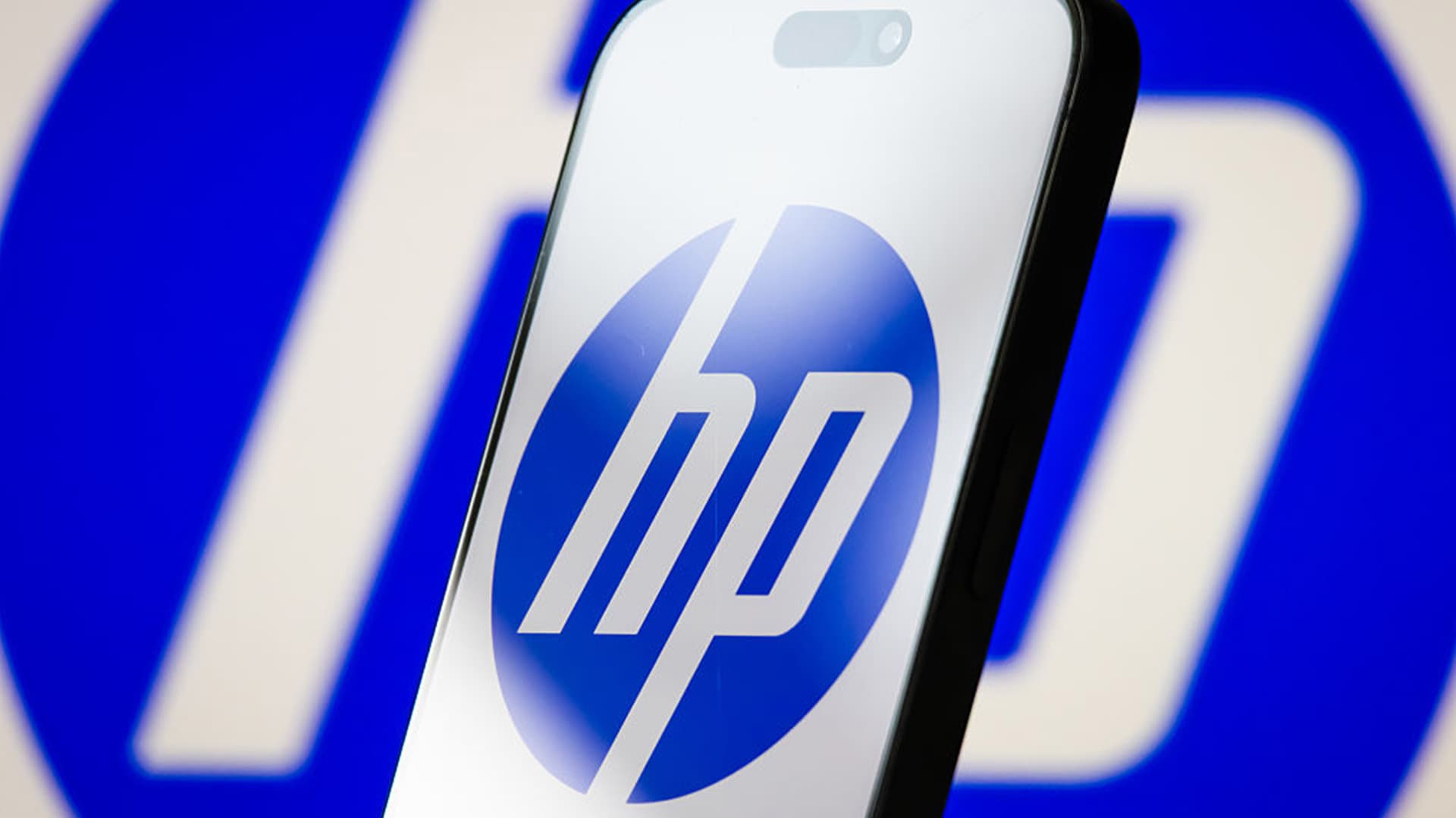 HP Announces Plans To Lay Off 4,000 To 6,000 Employees By 2028 As AI Becomes Central To Its Operations
